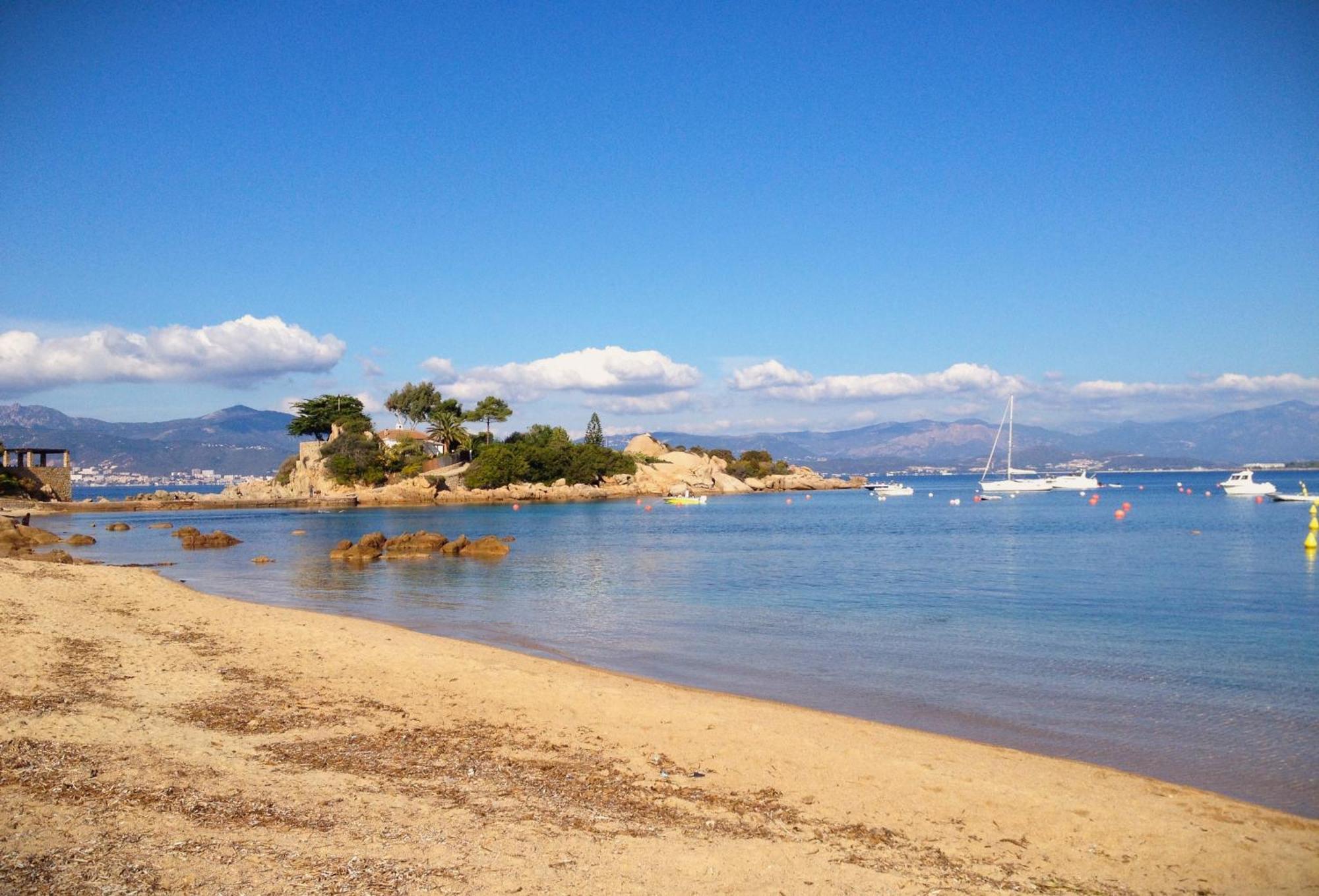 Grand T2 Standing Ajaccio Proche Centre Et Plages Vue Panoramique Parking Prive Appartamento